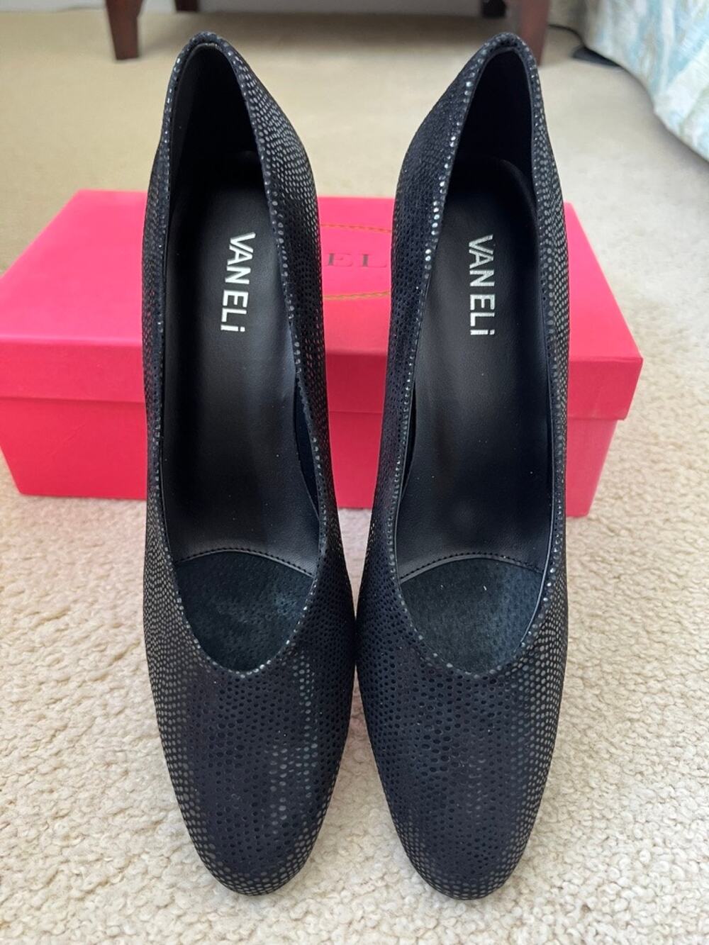 Vaneli Dayle Black E-Print Textured Leather Pumps Low Block Heel Metal Rand 9.5N